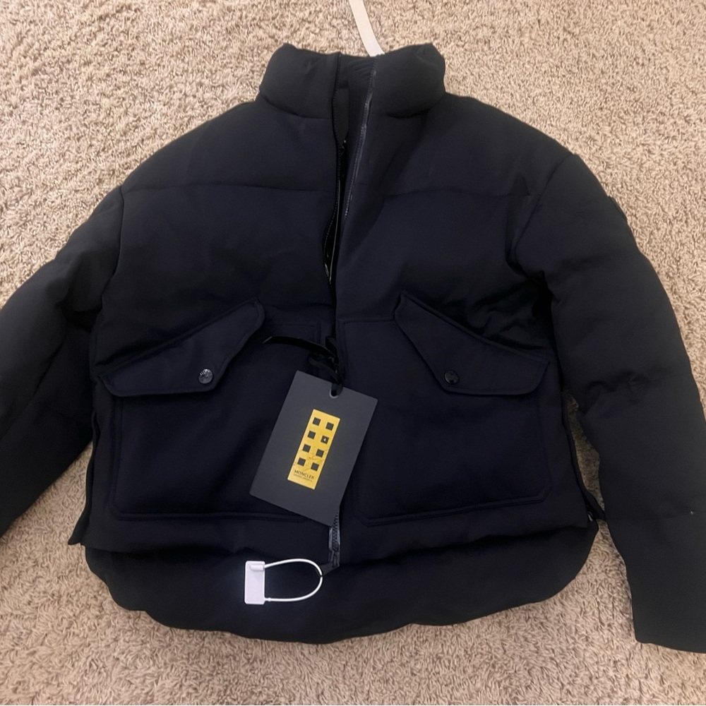 Moncler EE72  Black Jacket. Size 3 women Large